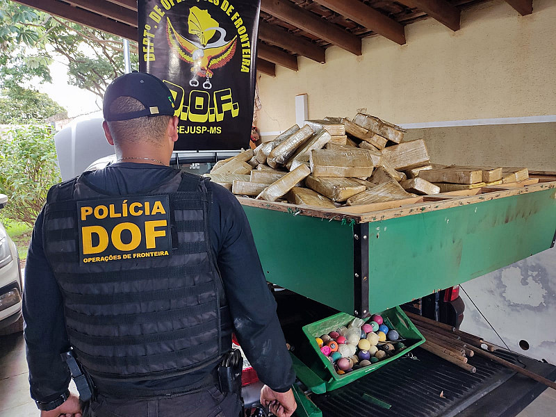 Dof Prende Dupla Que Transportava Quilos De Coca Na Dentro De Mesa