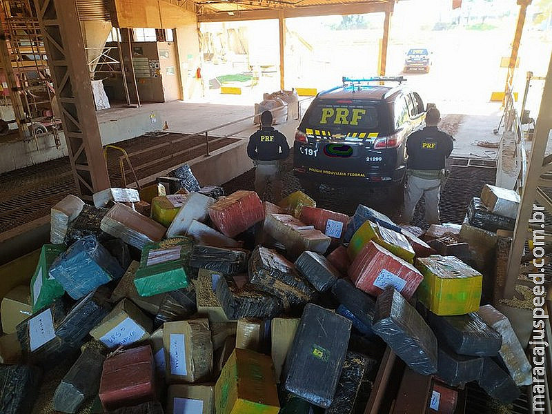 Prf Apreende Mais De T De Maconha Em Caminh O Carregado Soja