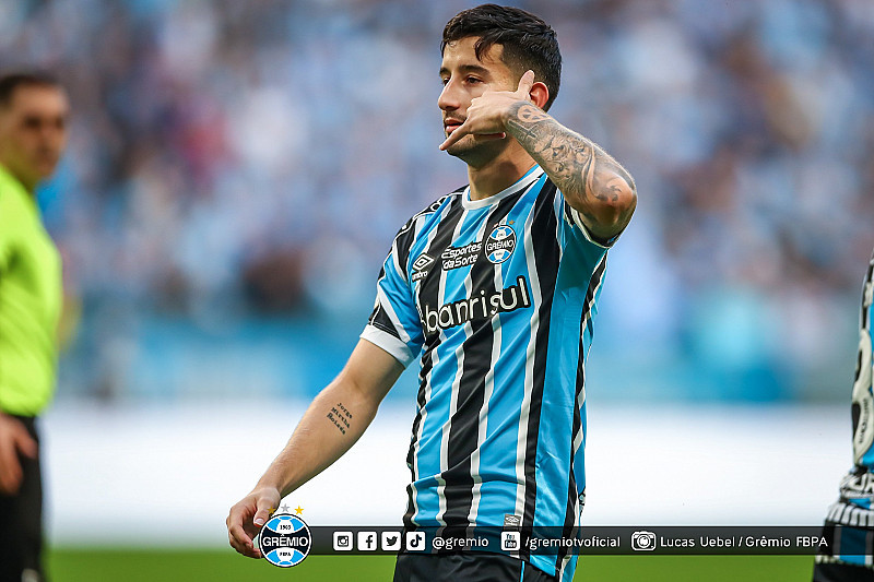 Grêmio goleia o Coritiba por 5 a 1 e assume a vice liderança no