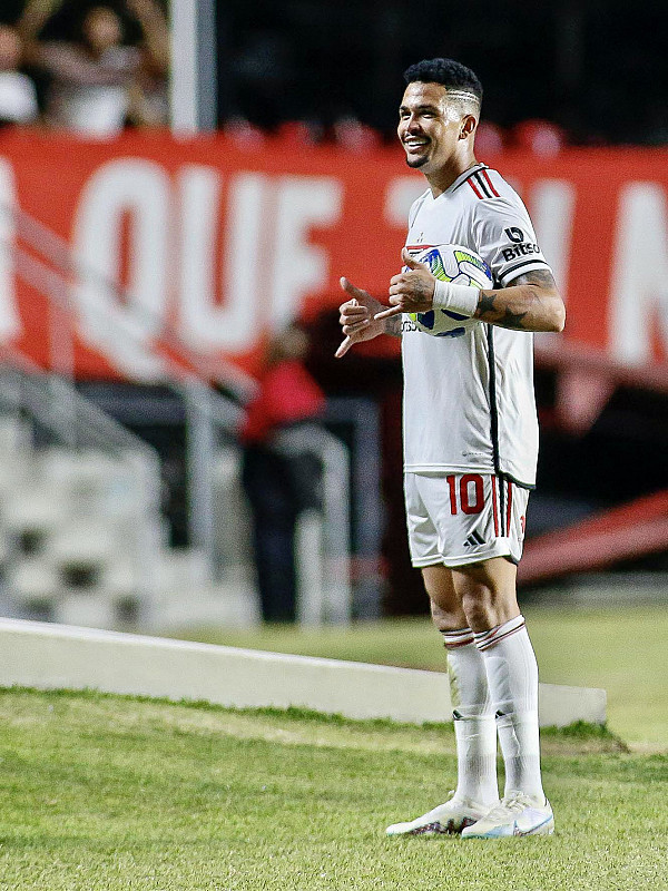 São Paulo vence o Fluminense gol de Luciano nos minutos finais