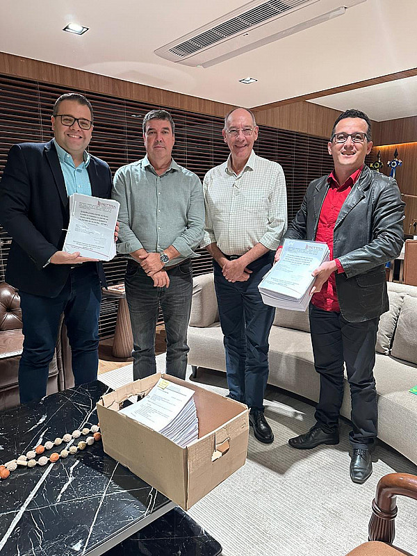 Alan Guedes Entrega A Eduardo Riedel Projeto Para Recapeamento Do Gua