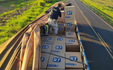 Carreta foi entregue à Receita Federal em Mundo Novo; Foto: Divulgação/PRF