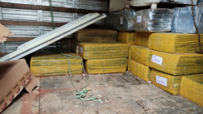 Douradense é preso pela Defron que apreende caminhão de mudanças com drogas