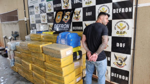 Douradense é preso pela Defron que apreende caminhão de mudanças com drogas