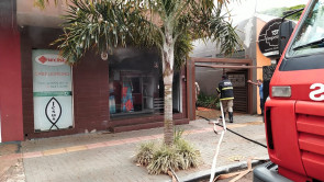 Incêndio no centro de Dourados mobiliza bombeiros