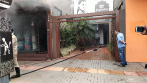 Incêndio no centro de Dourados mobiliza bombeiros