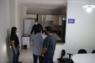 Espaço conta com duas salas de reuniões e uma sala individual para cada conselho; Foto: Assecom