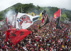 Torcida do Flamengo na porta do Ninho — Foto: André Durão / GloboEsporte.com