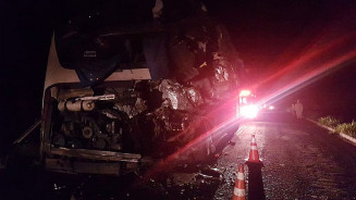 Colisão aconteceu por volta das 20h, quando a carreta seguia em alta velocidade fazendo ultrapassagens indevidas; Foto: Divulgação