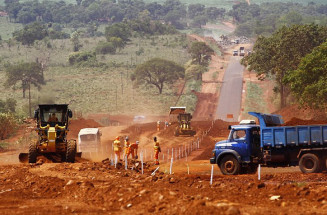 Uma das frentes de obra, a MS-382 terá seu primeiro trecho finalizado entre Guia Lopes e Ponta Porã; Foto: Edemir Rodrigues/Portal MS