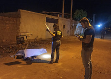 Bandido morreu ainda no local; Fotos: Sidnei Bronka/Ligado Na Notícia
