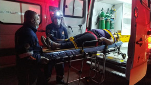 Ônibus com 32 passageiros capota entre Dourados e Ponta Porã e deixa vários feridos