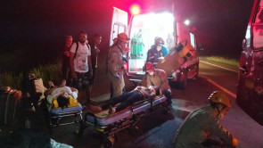 Ônibus com 32 passageiros capota entre Dourados e Ponta Porã e deixa vários feridos