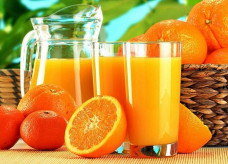 Foram apreendidos vinagre de fruta, suco concentrado de laranja, açúcar invertido e suco concentrado de maçã com indícios de irregularidade