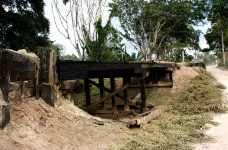 Ponte de madeira em reconstrução na MS-184 (Estrada-Parque), Pantanal da Nhecolândia; Fotos: Chico Ribeiro/Portal MS