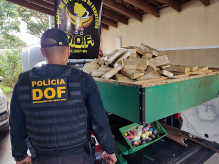 Segundo a polícia, a mesa de sinuca foi preparada para o transporte da droga; Fotos: Adilson Domingos