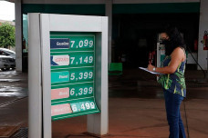 Fiscalização analisa valores da Gasolina Comum e do Diesel S10; Foto: Assecom