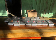 Droga estava distribuída em 17 tabletes; Foto: Divulgação/Defron