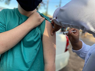 Serão distribuídas 400 senhas a partir das 14h, para dose adulta e infantil; Foto: Assecom