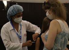 Vacinação contra a covid-19 é a principal responsável pela queda; Foto: Agência Brasil