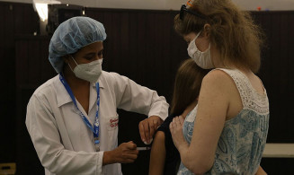 Vacinação contra a covid-19 é a principal responsável pela queda; Foto: Agência Brasil