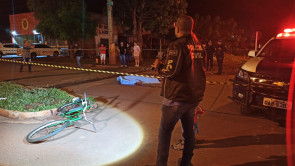 Ciclista morre após bater na lateral de veículo em Dourados