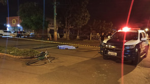 Ciclista morre após bater na lateral de veículo em Dourados