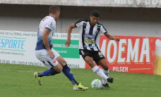 Fernandinho, na segunda etapa, converteu a penalidade máxima que garantiu o triunfo operariano no “jogo de seis pontos”; Foto: Davi Cenciarelli