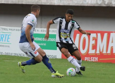 Fernandinho, na segunda etapa, converteu a penalidade máxima que garantiu o triunfo operariano no “jogo de seis pontos”; Foto: Davi Cenciarelli