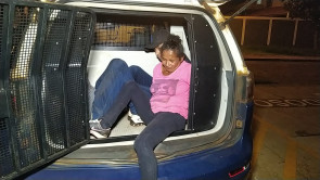 Mãe, filho e sobrinho são presos após assaltar e agredir taxista a facadas em Dourados