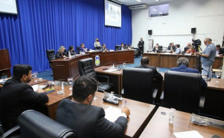 Parlamentares apreciaram projetos da pauta do dia em sessão que teve também entrega de homenagens; Foto: Valdenir Rodrigues/CMD