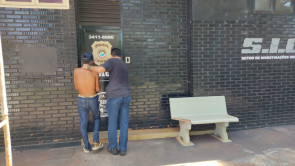 Assaltante invade mercado, rende empresário, leva dinheiro e cheiro verde e acaba preso pelo SIG