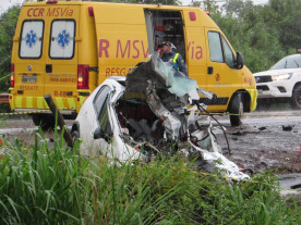 Casal morre após colisão entre carreta e carro na BR-163
