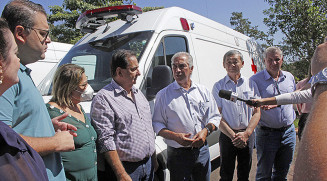 Prefeitos das quatro cidades receberam os veículos: Alan Guedes (Dourados), Marcos Pacco (Itaporã), Kazuo Horii (Bodoquena) e Paulo Franjotti (Japorã); Foto: Chico Ribeiro/Portal MS