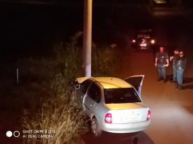Professora de educação física morre depois de bater carro num poste em Dourados