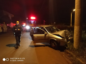 Professora de educação física morre depois de bater carro num poste em Dourados