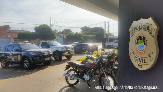 Carro e motos já foram apreendidas; Foto: Tiago Apolinário/Da Hora Bataguassu