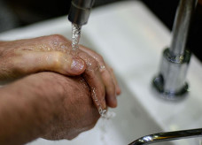 E recomenda, entre essas práticas, a boa higiene das mãos; Foto: Agência Brasil