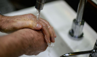 E recomenda, entre essas práticas, a boa higiene das mãos; Foto: Agência Brasil