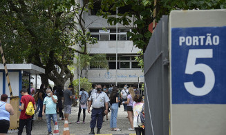 Taxa pode ser paga por Pix ou cartão de crédito; Foto: Agência Brasil