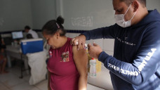 Foram aplicadas doses das vacinas contra Covid-19, sarampo e influenza; Foto: Assecom