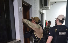 Policiais estiveram no apartamento onde Rodrigo morava e apreenderam provas; Foto: Divulgação/Senad e PF