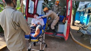Jovem é socorrido em estado grave após ser esfaqueado no pescoço em Dourados