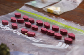 Paraguai: Rede de distribuição de drogas sintéticas formada até por brasileiros é desmantelada