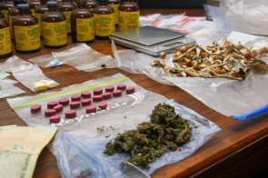 Paraguai: Rede de distribuição de drogas sintéticas formada até por brasileiros é desmantelada