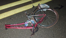 Bicicleta em que homem estava ficou destruída. (Foto: Vilson Nascimento/A Gazeta News)