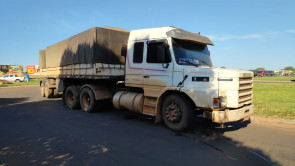 Motociclista fica em estado gravíssimo após ser atropelado por carreta em Dourados