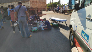 Motociclista fica em estado gravíssimo após ser atropelado por carreta em Dourados