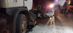Cinco pessoas morreram após colisão entre carro e carreta em Dourados