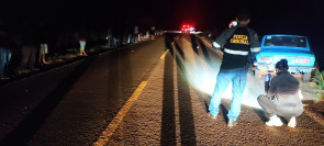 Homem morre atropelado enquanto empurrava carro na BR-267